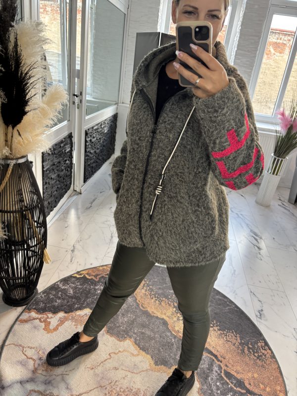 Leichte Jacke in Wolloptik mit Rückenprint khaki one Size 38-44 # 1013 – Bild 4